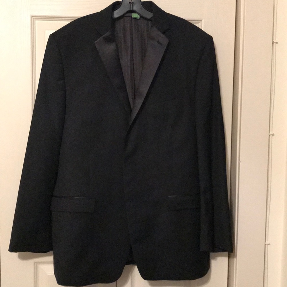 Calvin Klein 2 button tuxedo jacket. VG cond 44L